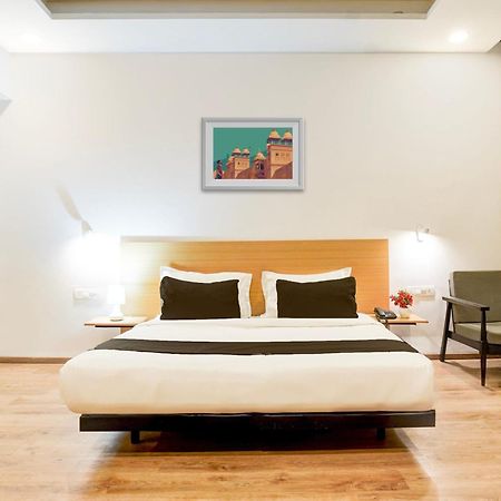 Super Townhouse Gomti Nagar Matiyari Hotel Chinhat Exterior photo