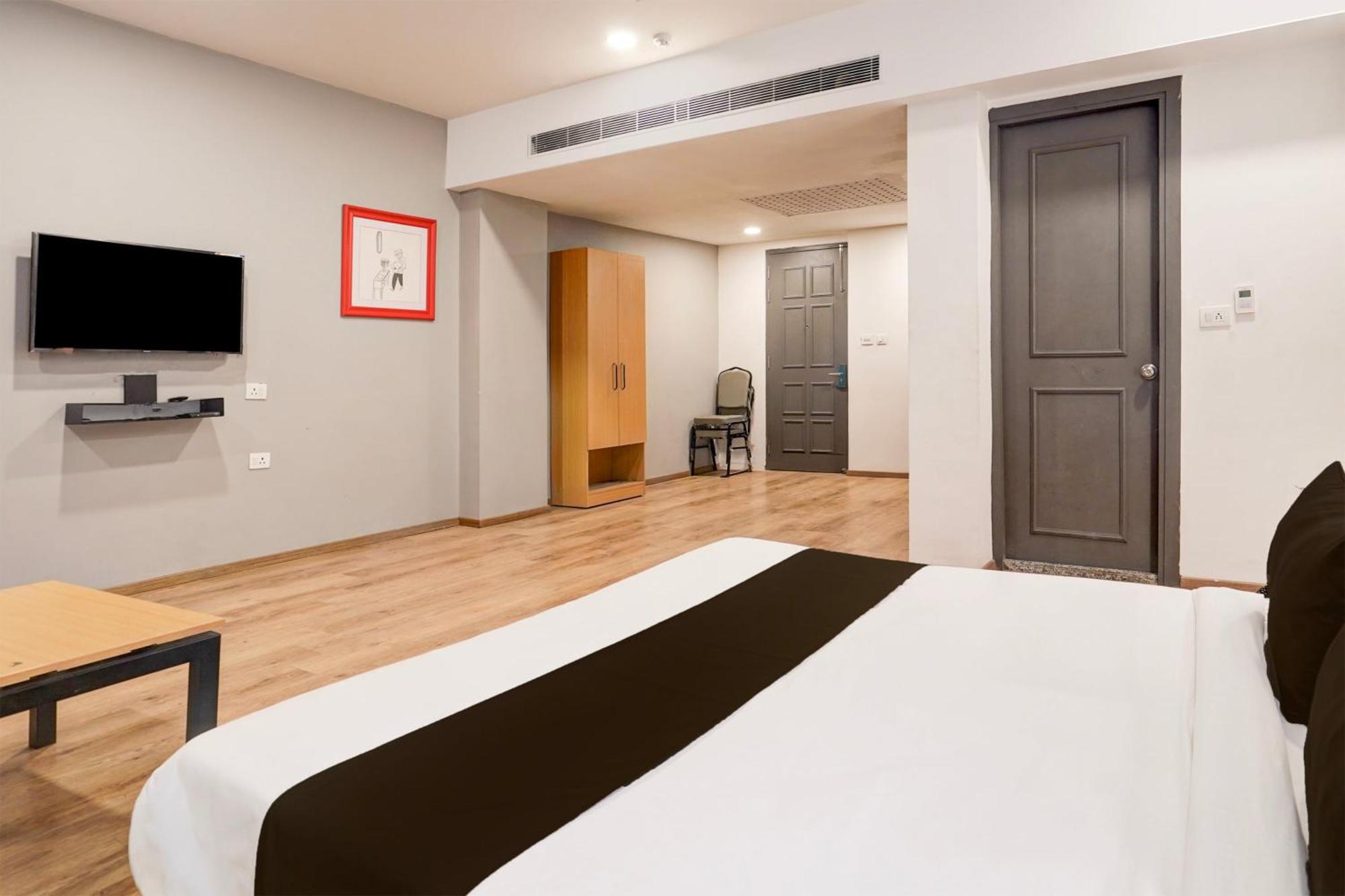 Super Townhouse Gomti Nagar Matiyari Hotel Chinhat Exterior photo