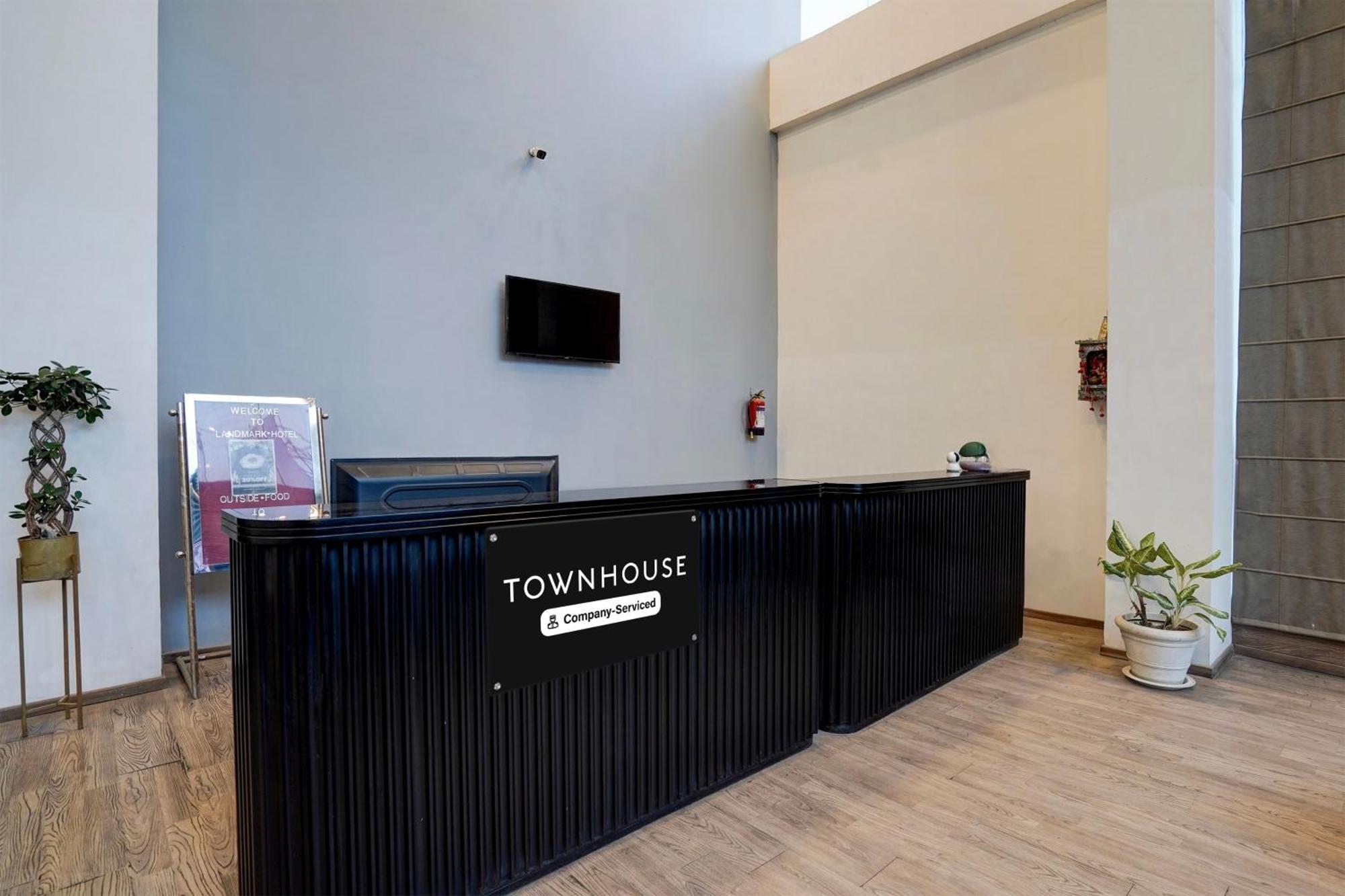 Super Townhouse Gomti Nagar Matiyari Hotel Chinhat Exterior photo